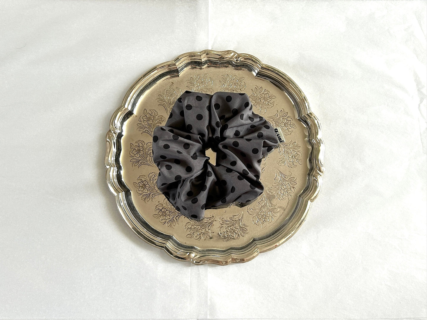 POLKA DOT SCRUNCHIE GREY