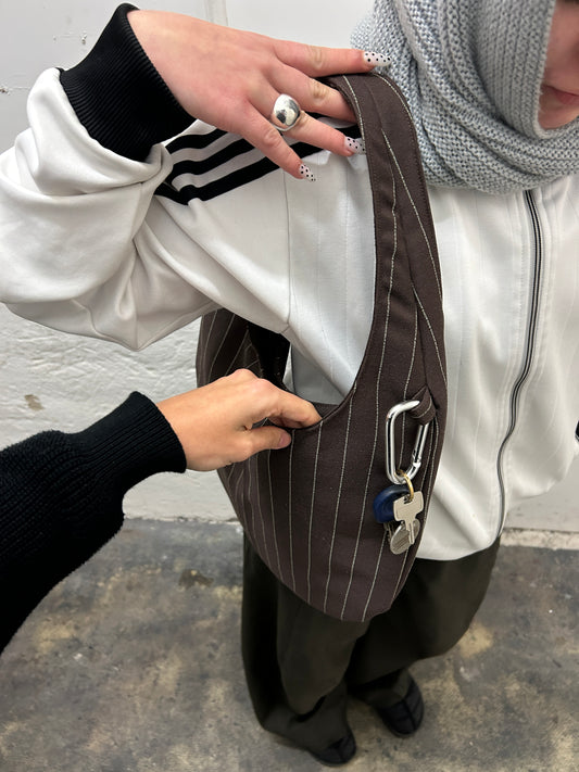 BROWN STRIPED MEDIUM EGG