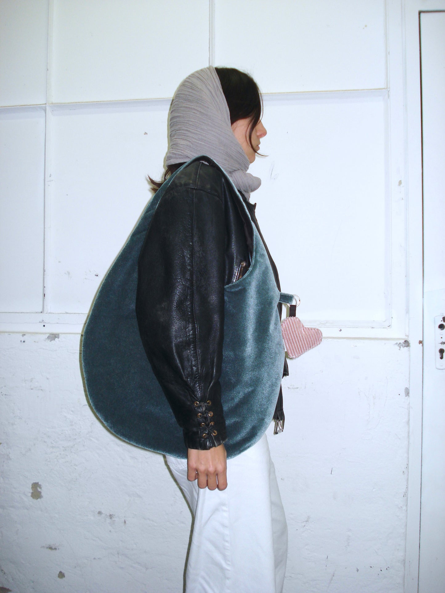 TURQUOISE VELVET BIG EGG